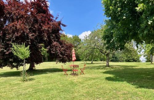 Saint-Martial-Viveyrol Bed & Breakfast | Chambres d'hôtes au Château de Gandillac