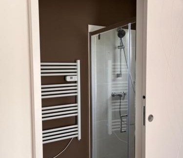 Lanvollon Bed & Breakfast | Chambres d'hôtes avec piscine chauffée jusqu'à sept inclus ,TERRA COTTA et TAUPE