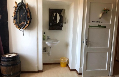 Les Brenets House | Chambres d'Hotes Le Passiflore