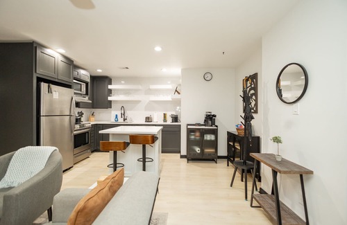 Houston Apartment | Champion Suite in Golf Course Community