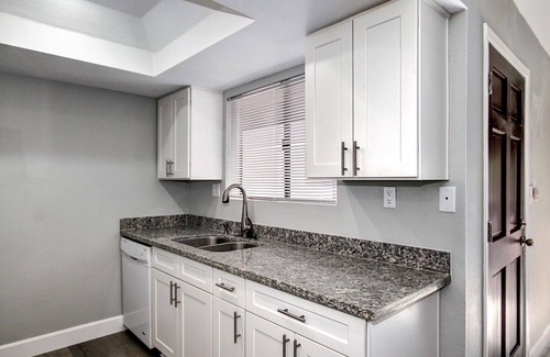 Chandler Condo | Chandler - Remodeled Condo, Two Balconies, Heated Pool and Spa