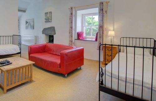 Ffestiniog House | Chapel House in Blaenau Ffestiniog