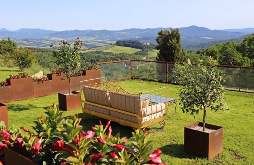 Montecatini Val di Cecina Villa | Charming villa w/private pool and vineyard views
