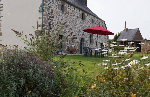 Plouigneau House | Character cottage between sea and Monts d'Arrée