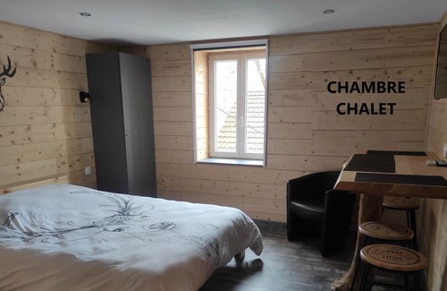 Le Mayet-de-Montagne Bed & Breakfast | CHARACTER GUEST ROOM "CHALET"