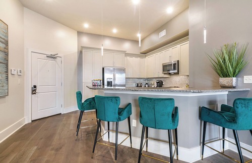 Central Business District Apartment | 💜CHARACTER GALORE A TASTE OF NOLA NOT FOUND IN A HOTEL! 2 Balconies King Beds+Sleeper Sofa💜