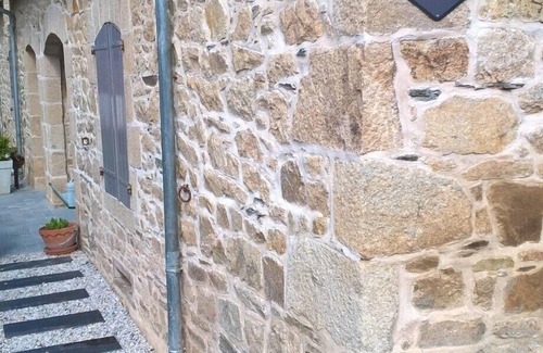 Saint-Nicolas des Eaux Cottage | Character House for 2 with garden - St Nicholas des Eaux