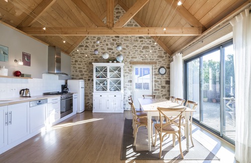 Plouescat House | Character house with heated indoor pool 800 m from the sea