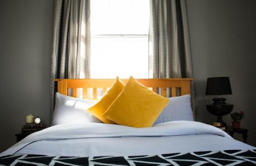 Everton Apartment | Characterful Abode with FREE parking.