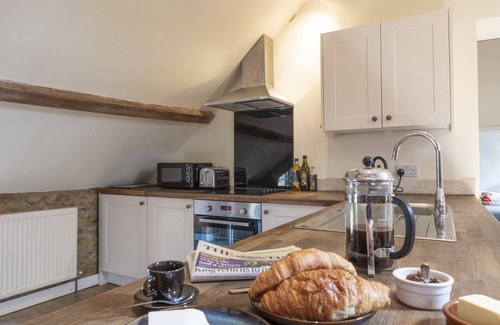 Sibford Gower Apartment | Characterful and spacious dog friendly holiday cottage in the Cotswolds- The Granary at Oriel Farm