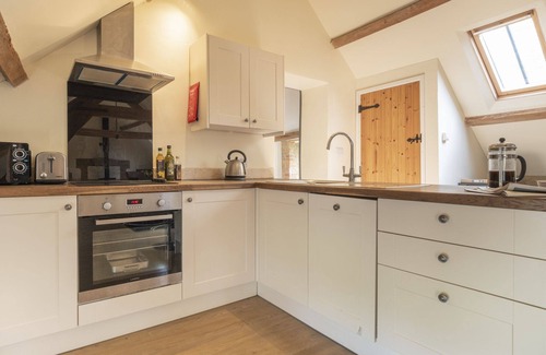 Sibford Gower Apartment | Characterful and spacious dog friendly holiday cottage in the Cotswolds- The Granary at Oriel Farm