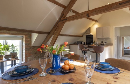 Sibford Gower Apartment | Characterful and spacious dog friendly holiday cottage in the Cotswolds- The Granary at Oriel Farm