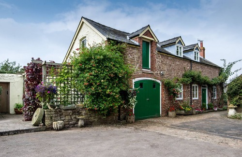 Ross-on-Wye Cottage | Characterful Stone Cottage with lovely views over the Surrounding Countryside