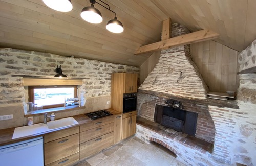 Assier House | Characteristic stone gîte with Jacuzzi near Rocamadour and Gouffre de Padirac
