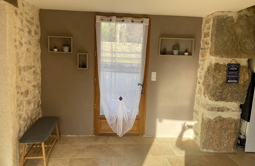 Assier House | Characteristic stone gîte with Jacuzzi near Rocamadour and Gouffre de Padirac