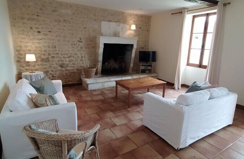 Montboyer House | Charente Charme 4 bedroom gite with heated pool