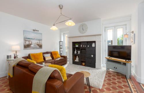 Lytham St. Anne's Apartment | Charles Alexander Short Stay - Clifton Drive Beach Retreat