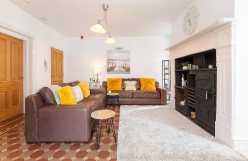 Lytham St. Anne's Apartment | Charles Alexander Short Stay - Clifton Drive Beach Retreat