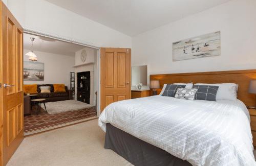 Lytham St. Anne's Apartment | Charles Alexander Short Stay - Clifton Drive Beach Retreat