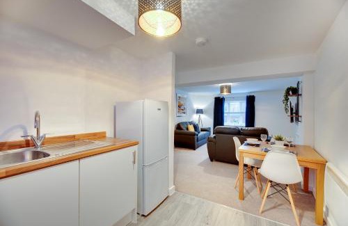 Newcastle-upon-Tyne Apartment | Charltons Bonds Apartments 2B by Week2Week