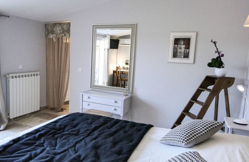 Saint-Martin-de-Crau House | CHARM AND CHARACTER BETWEEN ALPILLES AND CAMARGUE FROM 26. 05 TO 30. 06 WEEK AT 800 €