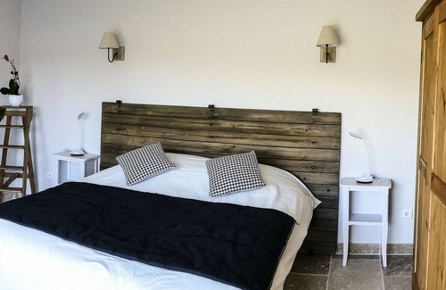Saint-Martin-de-Crau House | CHARM AND CHARACTER BETWEEN ALPILLES AND CAMARGUE FROM 26. 05 TO 30. 06 WEEK AT 800 €