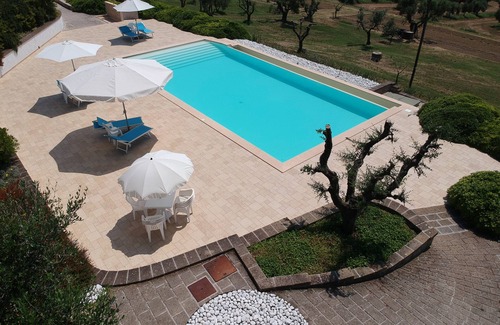 Civitanova Marche Villa | Charm and hospitality at 500 meters from the sea. Pool surrounded by greenery