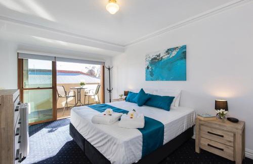 Adelaide Central Business District House | Charm on Carrington