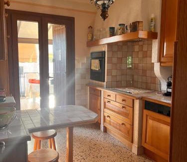 Volx Apartment | Charmant haut de Villa