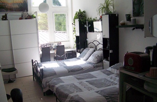 Sud Loire Apartment | Charmant STUDIO au Calme Tout Confort Dans Château Néo Gothique proche ZENITH COMET ORLEANS Parking Voiture Gratuit WIFI Haut Débit Rue des Montées