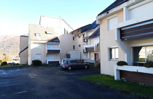 Argeles Gazost Apartment | Charmant T2 rénové RDC Résidence quartier pavillonnaire