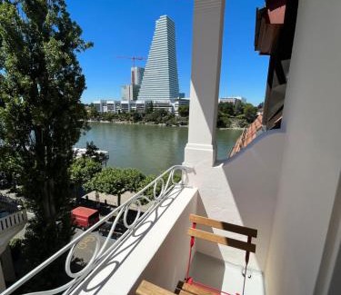 Breite Apartment | Charmante Altbauwohnung am Rhein