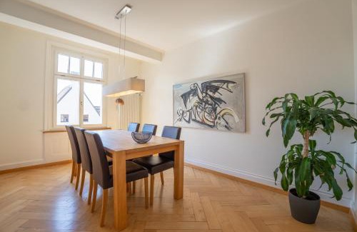 Breite Apartment | Charmante Altbauwohnung am Rhein