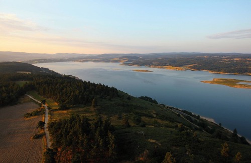 Fontanes House | Charmante Ferme de Village Restaurée Proche du lac de Naussac et de L'allier