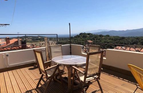 Montalba-le-Chateau House | Charmante maison de village avec toit terrasse
