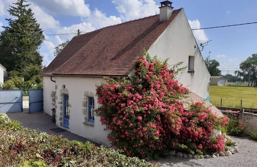 Louchy-Montfand Cottage | "Charmante maison rénovée avec jardin et wifi, idéale pour le télétravail près de Vichy"