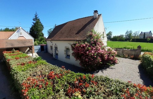 Louchy-Montfand Cottage | "Charmante maison rénovée avec jardin et wifi, idéale pour le télétravail près de Vichy"