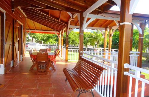 Massioux House | Charmante maison à Anse-Bertrand avec jardin privé