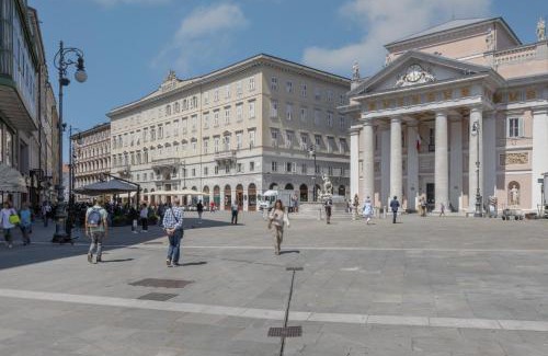 Trieste Old Town Apartment | Charme Bukowski, a Trieste centro con parcheggio