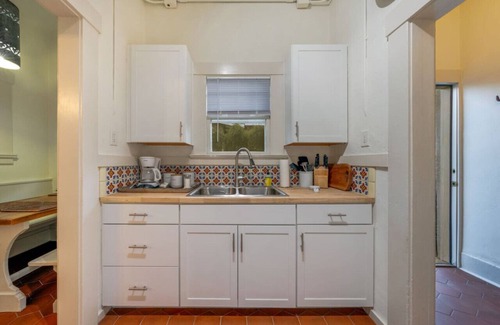 West University House | Charmer/1 BR 1 BA/3 Blocks from U of A /Sleep 3