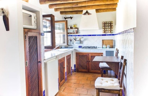 Churriana de la Vega Cottage | Charming rural house with swimming pool 3 km from the city of Granada. Parking