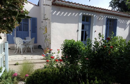 La Boissiere-des-Landes Cottage | Charming Traditional Vendeen Cottage sleeping 4 in the peaceful countryside