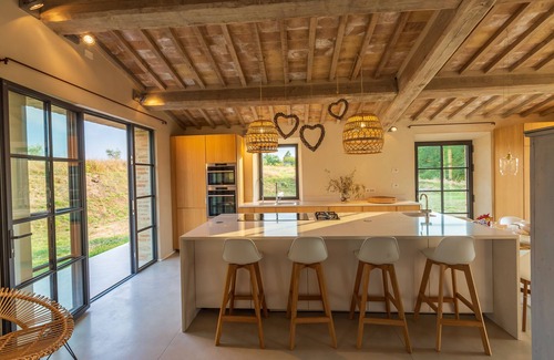 Castiglione del Lago Cottage | Charming Cottage with vue- 450 M2, private swimming pool, Air-co