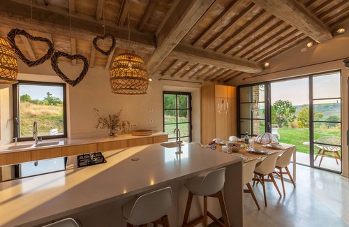 Castiglione del Lago Cottage | Charming Cottage with vue- 450 M2, private swimming pool, Air-co