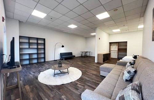 Meriden Apartment | Charming 1 BD | Metro Meriden|Pool Access|GYM