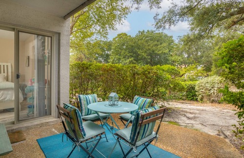 South Beach Condo | Charming 1 Bedroom Bluff Villa Close To Beach and South Beach Attractions.