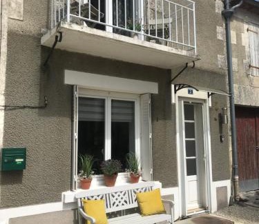Montemboeuf House | Charming 1-bed cottage Montemboeuf