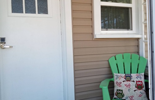 Niagara Falls Apartment | Charming 1-Bedroom Retreat with Central Air – Prime Location!"
