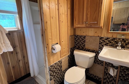 Lake Shore Hotel | Charming 1-bedroom at Gull Lake Motel in welcoming Lake Shore with AC and WiFi