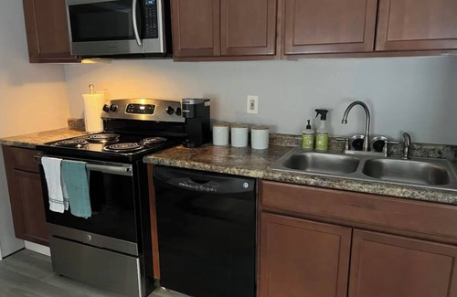 Manchester Apartment | Charming 1-bedroom apartment with WiFi, AC in terrific Manchester